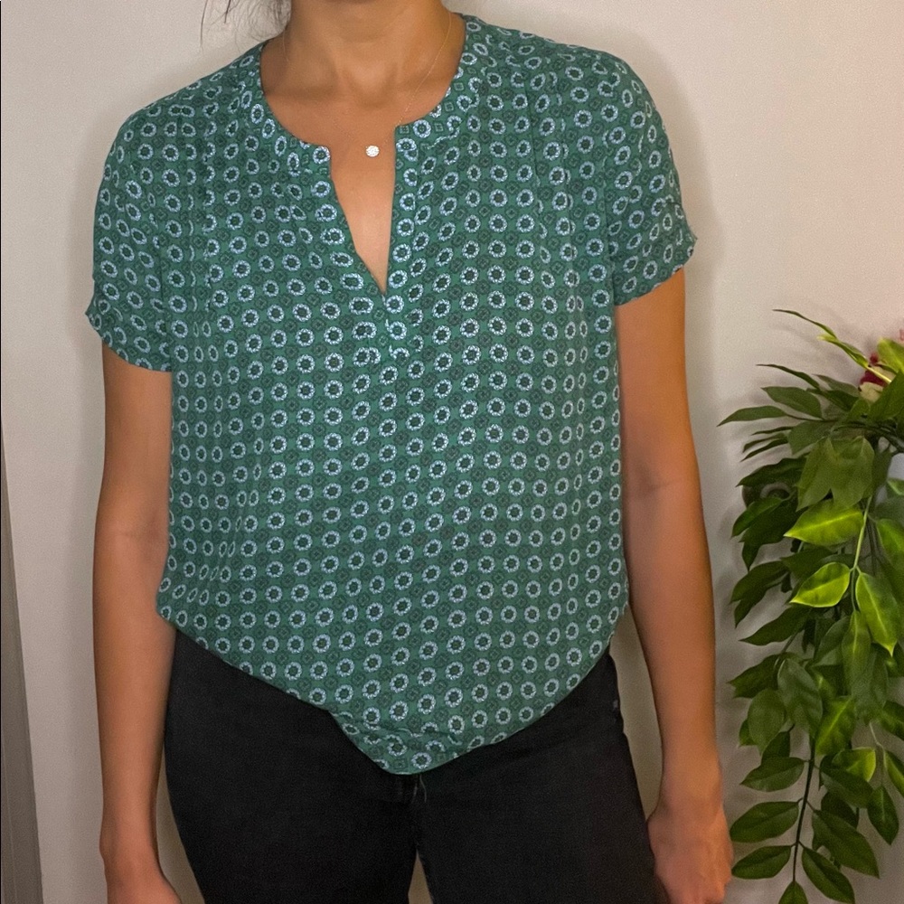 Pleione Relaxed Fit Green VNeck Blouse Size Small